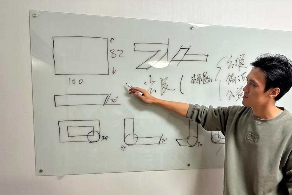 光良酒干杯体 字体案例 1